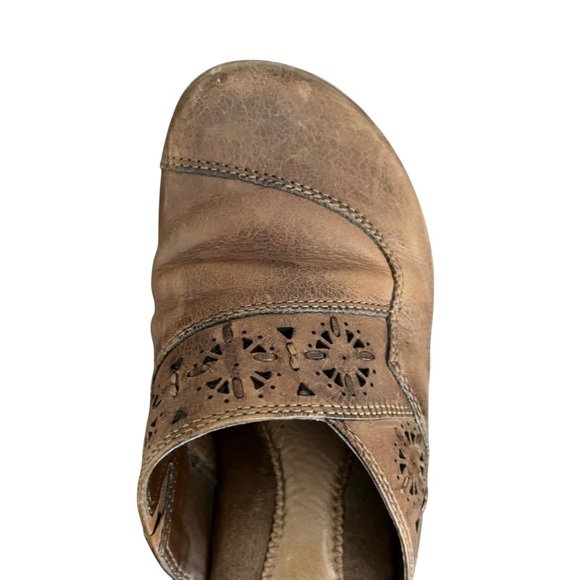 Earth Origins Janie Brown Leather Perforated Mule Clogs Size 6.5 - Picture 13 of 13